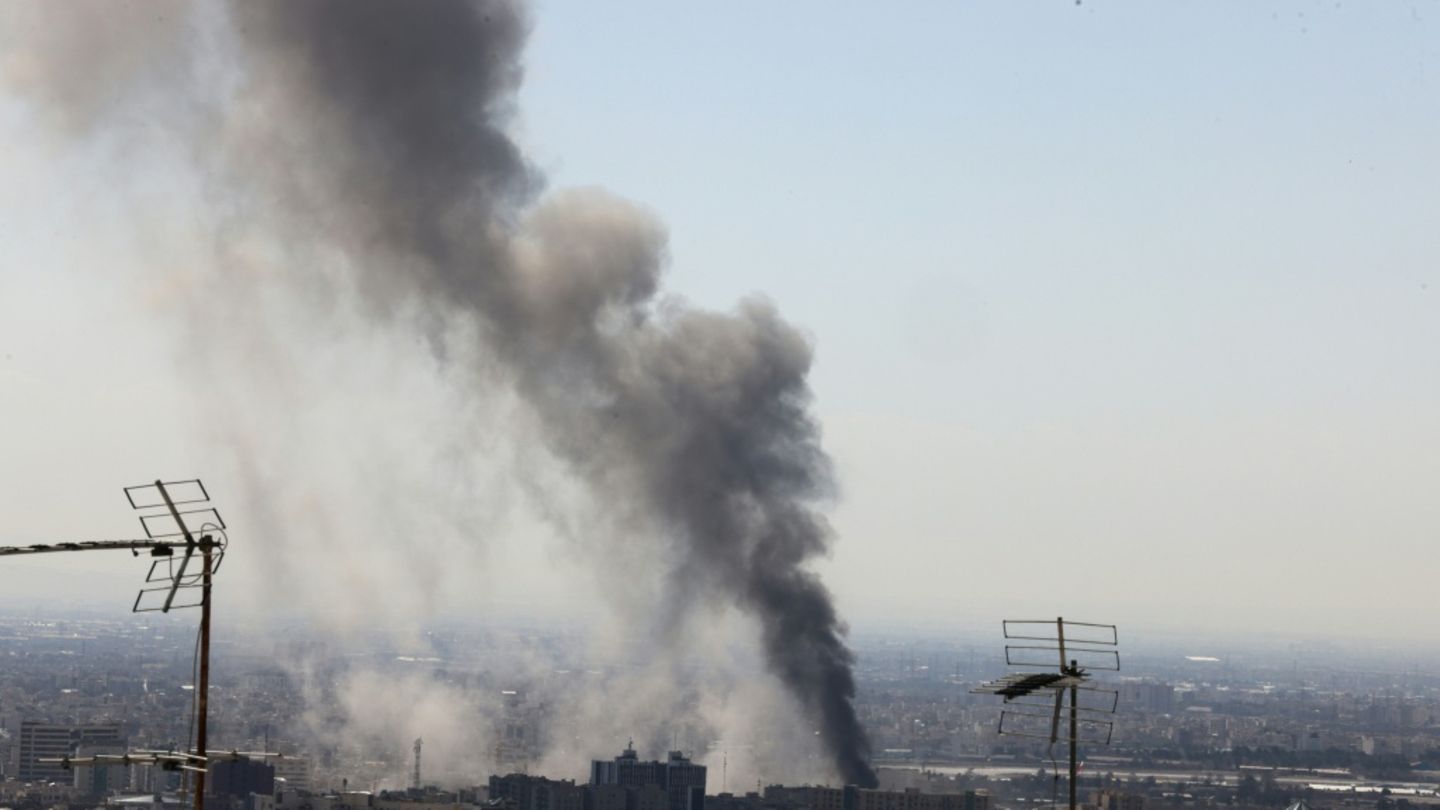 Union: Tod Chameneis ist Chance für Iran - Merz äußert sich am Nachmittag