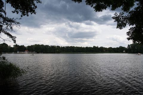Der Klempowsee im Sommer. (Archivbild) Foto: picture alliance / Soeren Stache/dpa/ZB