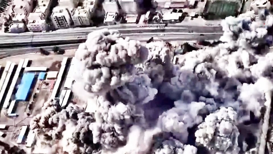 IDF zeigt Bombardement des Regimehauptquartiers in Teheran