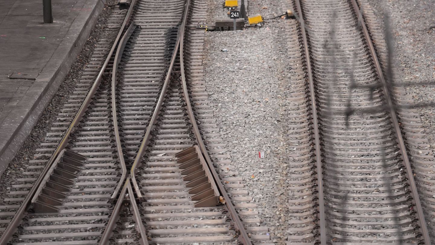 Bahnverkehr: Oberleitungsschaden führt zu Behinderungen in Hamburg