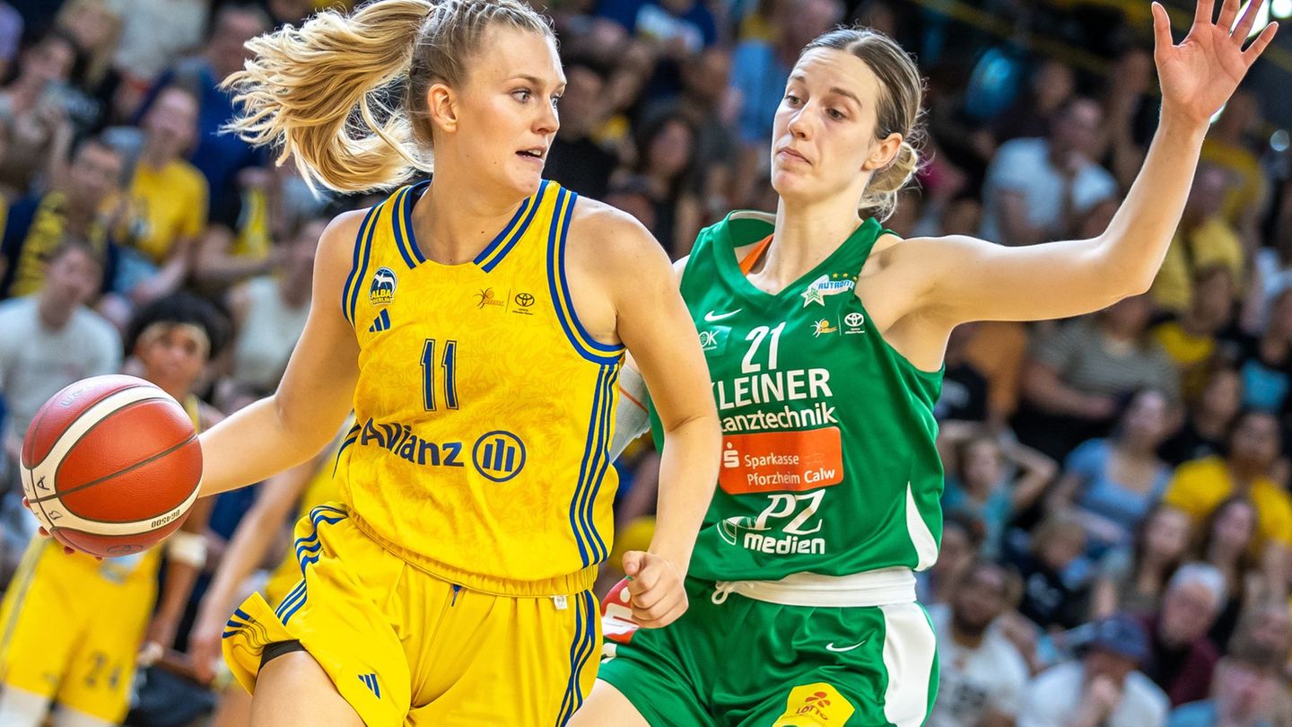 Top Four im Basketball: Nervenstarke Alba-Frauen holen sich gegen Keltern den Pokal