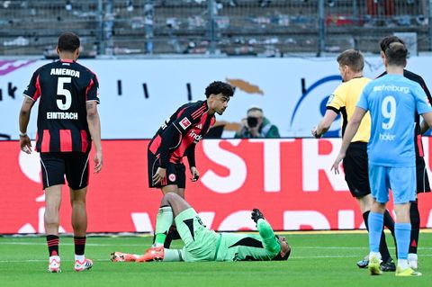 Früher Verletzungsschock: Frankfurts Schlussmann Kauã Santos verletzte sich am Knie. Foto: Uwe Anspach/dpa