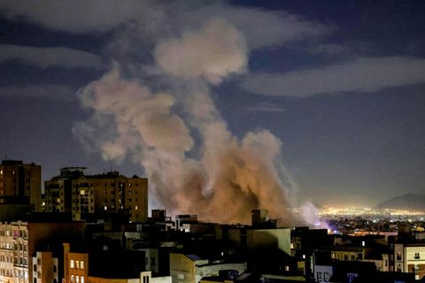 Rauchsäule über Teheran