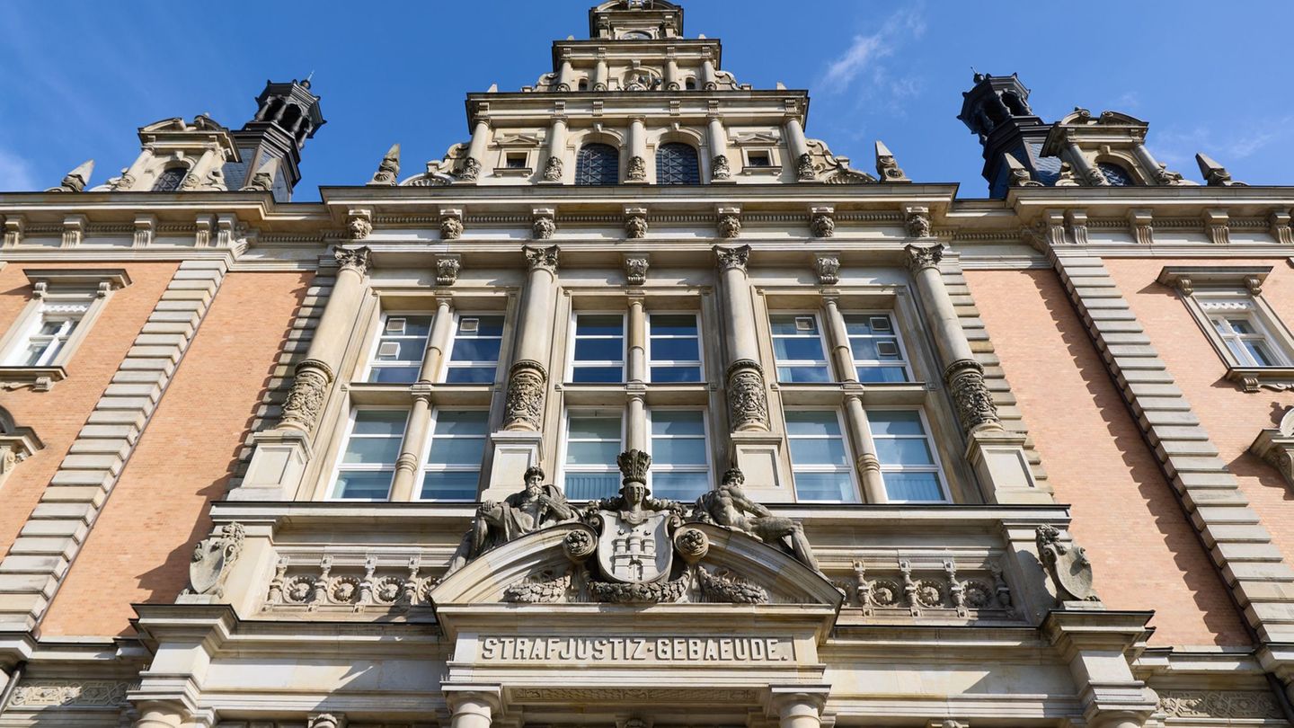 Terrorprozess: "Letzte Verteidigungswelle" vor Gericht