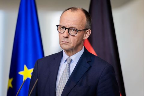 Bundeskanzler Merz gehört zu denen, die die Angriffe des Iran verurteilen. Foto: Christoph Soeder/dpa