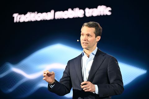 Nokia-Chef Justin Hotard sieht viel Arbeit auf die Netzbetreiber zukommen. Foto: Wolf von Dewitz/dpa