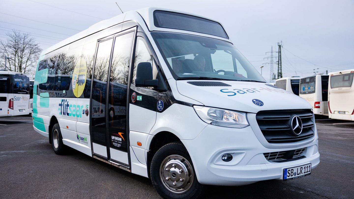 ÖPNV-Projekt: Wie ein Kleinbus auf Bestellung Lücken im Fahrplan schließt