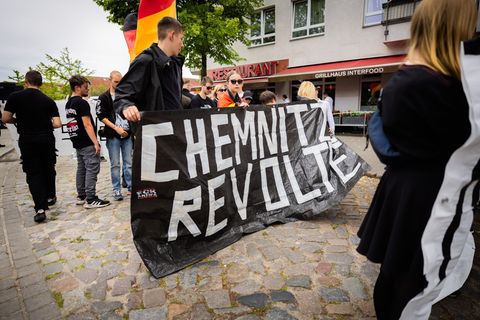 Die rechtsextreme Gruppierung "Chemnitz Revolte" steht weiter im Visier von Sicherheitsbehörden. (Archivbild) Foto: Christoph So