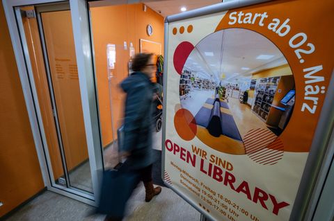 In der Stadtbibliothek Schwerin startet am Montag, 2. März, die Open Library. Nutzerinnen und Nutzer können dann selbstständig d