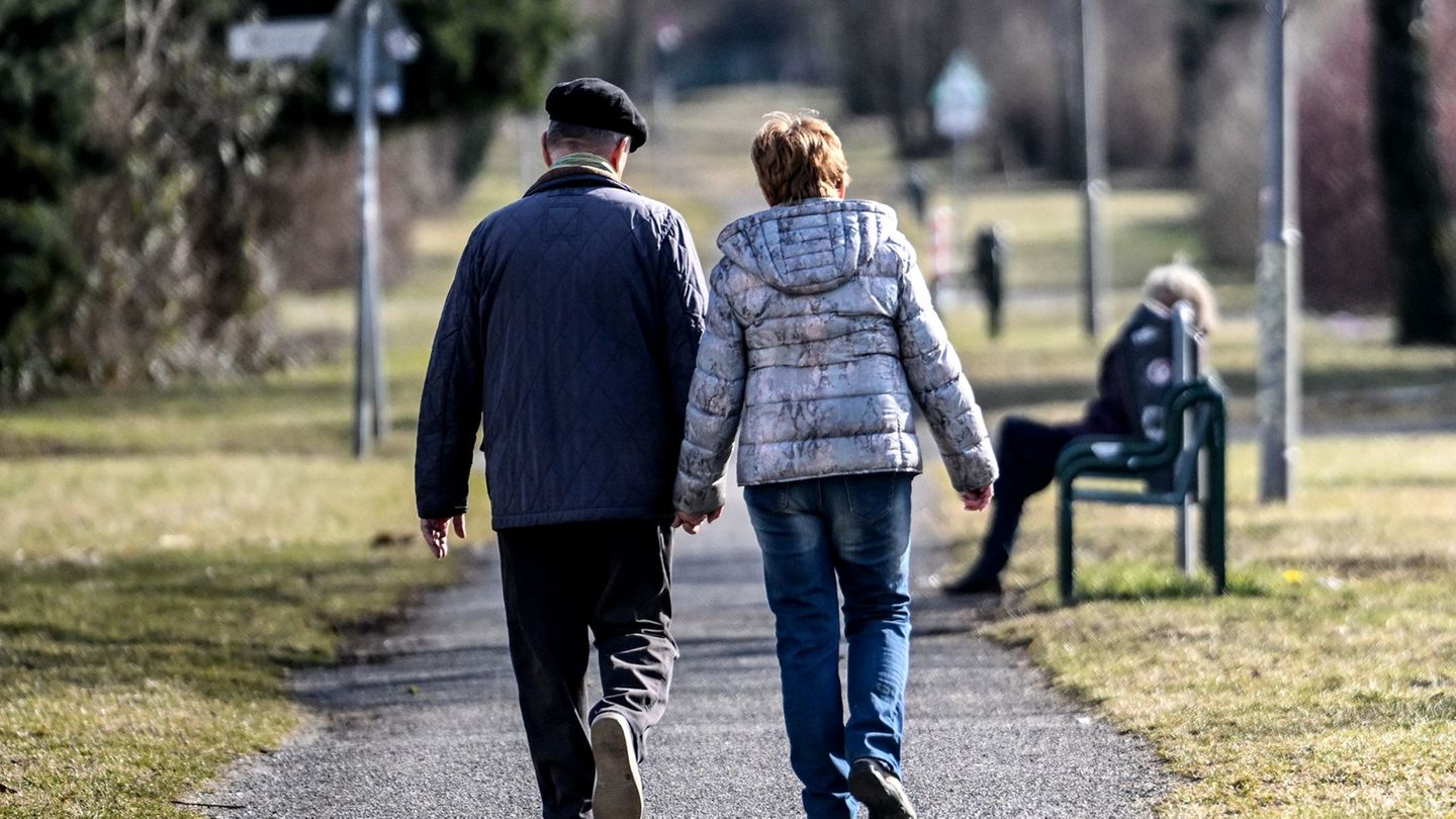 Sonne, Sonne und noch mehr Sonne bringt die neue Woche in der Hauptstadtregion. (Archivbild) Foto: Britta Pedersen/dpa