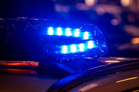 Zwei junge Frauen haben sich in Neubrandenburg bei einem Streit gegenseitig verletzt. (Symbolbild) Foto: Jens Büttner/dpa