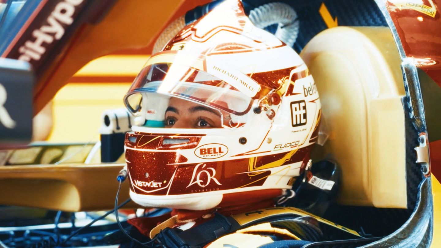 Der Italiener Antonio Fuoco (Bild) gewann 2024 das 24-Stunden-Rennen: Die Doku "Le Mans – Das härteste Autorennen der Welt" erzählt von tränenreichen Tragödien, aber natürlich auch von heldenhaften Triumphen auf dem Circuit de la Sarthe.