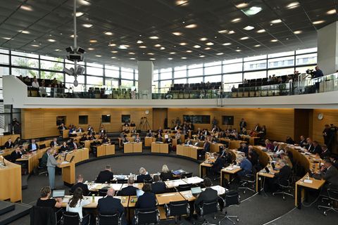 Im Thüringer Landtag geht es in einer Sondersitzung am Montag um Lehren aus dem Zalando-Aus in Erfurt. (Symbolbild) Foto: Martin