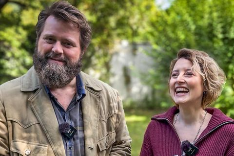 Antoine Monot und Wanda Perdelwitz bei den letzten gemeinsamen Dreharbeiten zu „Behringer und die Toten“. Perdelwitz starb im Oktober 2025 im Alter von 41 Jahren