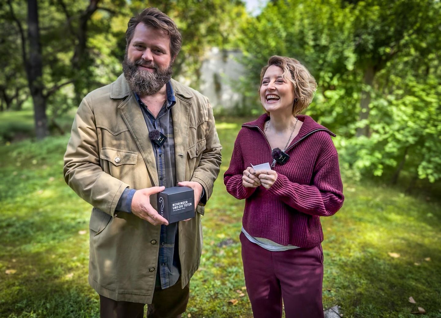 Antoine Monot und Wanda Perdelwitz bei den letzten gemeinsamen Dreharbeiten zu „Behringer und die Toten“. Perdelwitz starb im Oktober 2025 im Alter von 41 Jahren