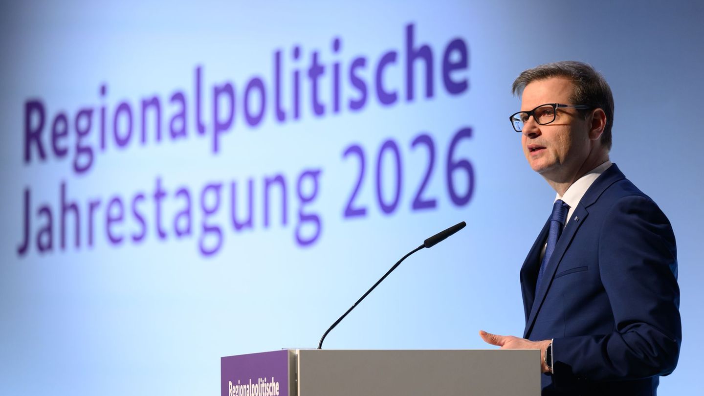 IHK-Präsident Sascha Gläßer fordert auf der regionalpolitischen Jahrestagung in Halle mehr energiepolitische Souveränität Foto: