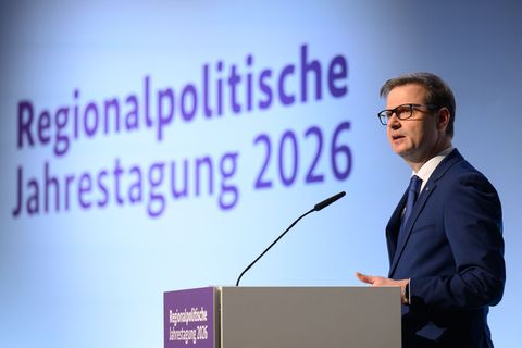IHK-Präsident Sascha Gläßer fordert auf der regionalpolitischen Jahrestagung in Halle mehr energiepolitische Souveränität Foto: