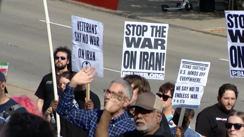 Protest der Amerikaner gegen den Militärschlag