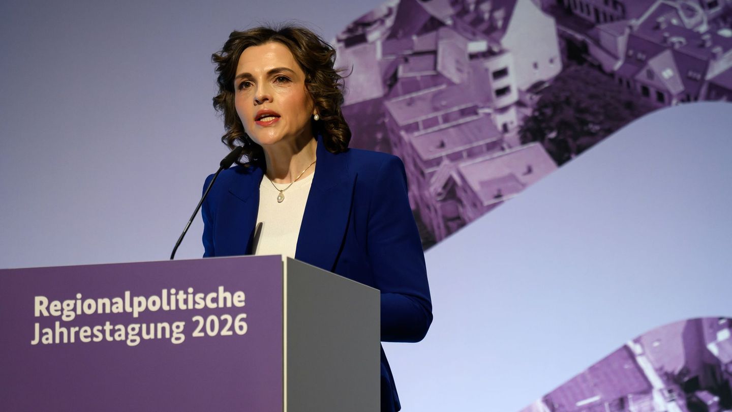 Staatsministerin Kaiser (SPD) sprach auf der regionalpolitischen Jahrestagung in Halle über Wachstumsperspektiven, Strukturwande