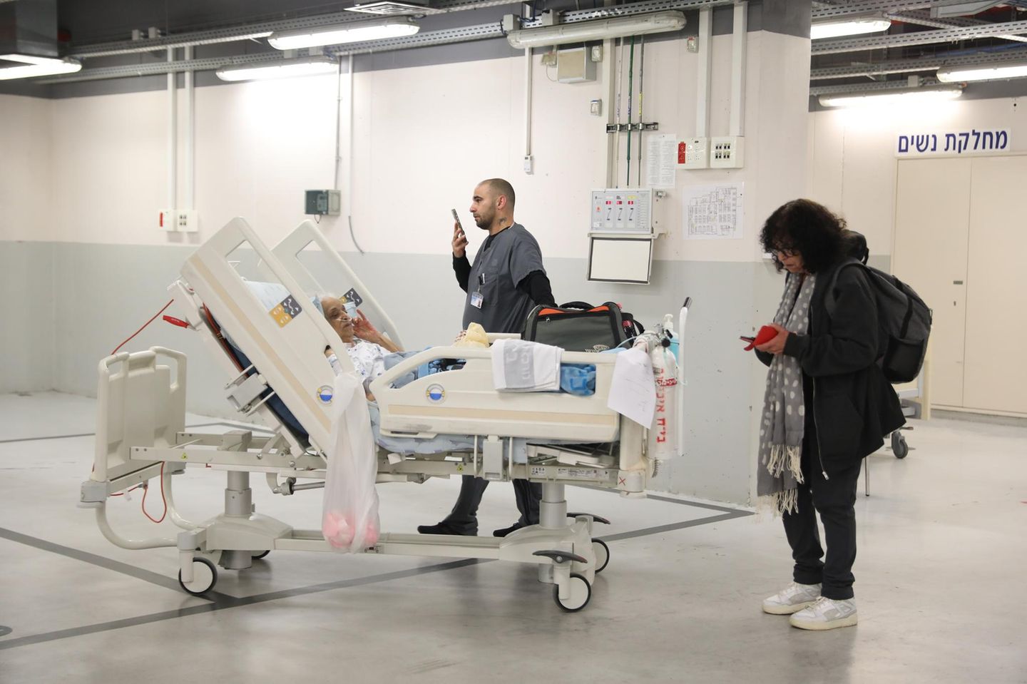 Das Ichilov Hospital in Tel Aviv verlegt Patienten in eine als Bunker genutzte Tiefgarage.