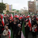 Nach dem Angriff von Israel und den USA auf den Iran demonstrieren Anhänger des Regimes auf dem Palestine Square gegen die angreifenden Staaten.