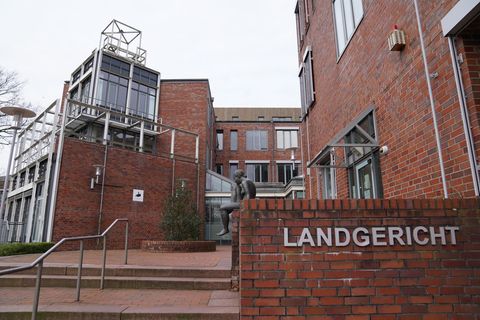 Über die Anklage wird das Landgericht Itzehoe entscheiden. (Archivbild) Foto: Marcus Brandt/dpa