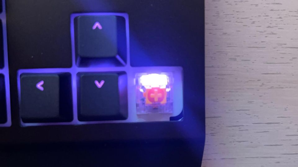 Magnetische sind die Razer-Switches der Blackwidow nicht, deshalb können wir den Auslöseweg auch nicht eintstellen