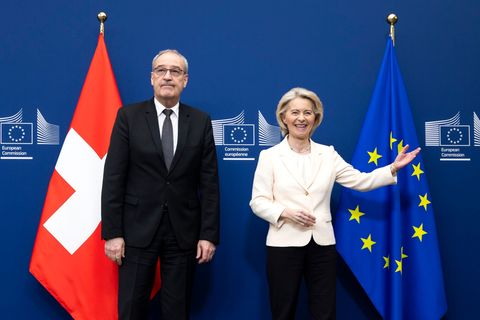 Unterzeichneten die Abkommen in Brüssel: EU-Kommissionspräsidentin Ursula von der Leyen und Guy Parmelin, Bundespräsident der Sc