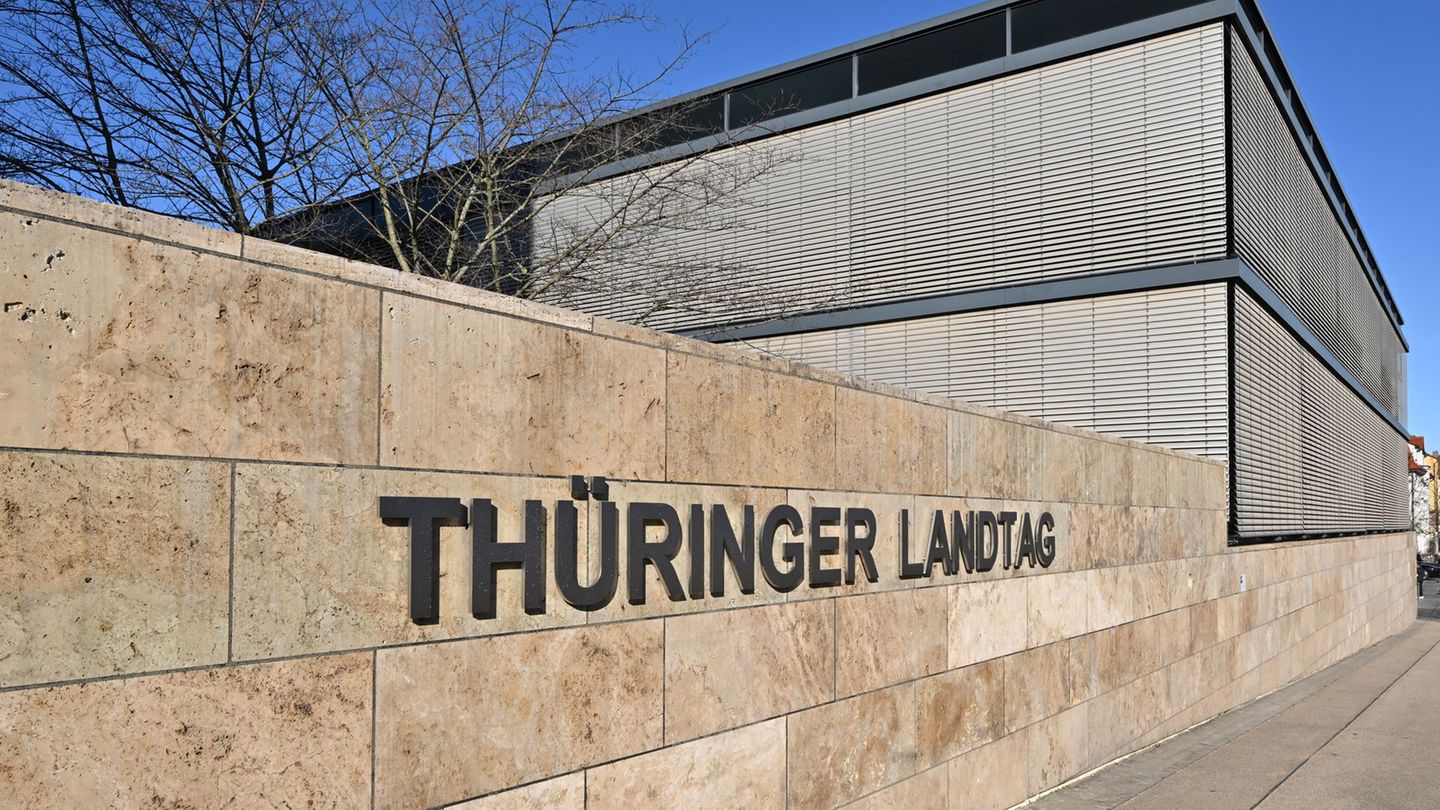 Im Thüringer Landtag haben Abgeordnete über Lehren aus der geplanten Schließung des Zalando-Standorts in Erfurt diskutiert. Foto