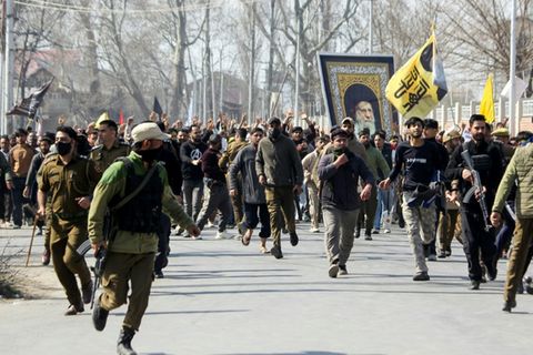 Schiitische Muslime protestieren gegen Tötung Chamaneis