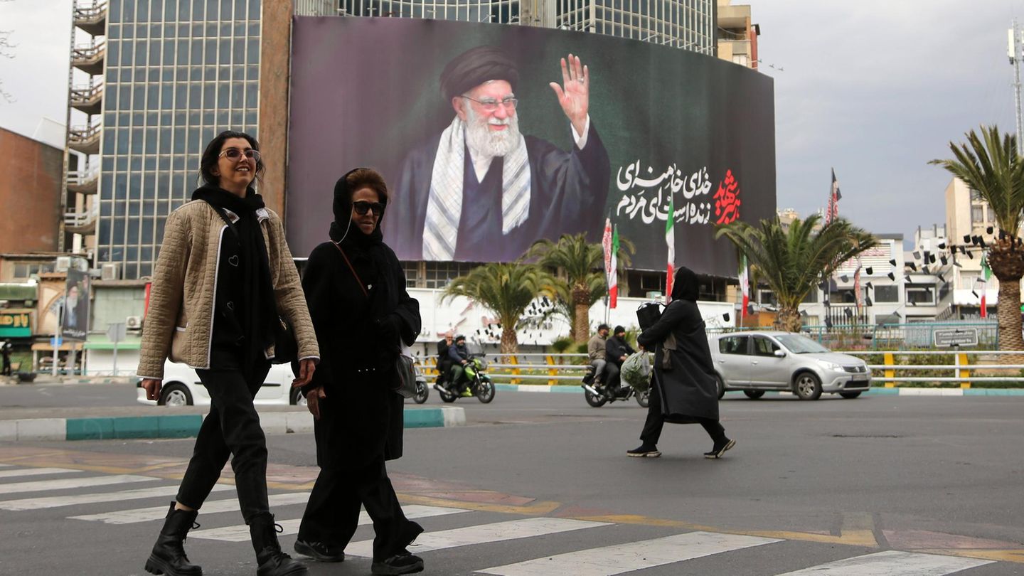 Nachfolge-Frage in Iran: Er war Hobbygärtner. VW-Fahrer. Diktator. Was kommt nach Ayatollah Chamenei?