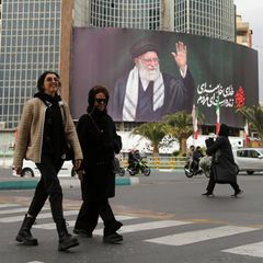 Abschied eines Ayatollahs: Straßenszene in Teheran, zwei Tage nach dem Tod von Ali Chamenei, der 37 Jahre lang an der Spitze der Islamischen Republik Iran stand