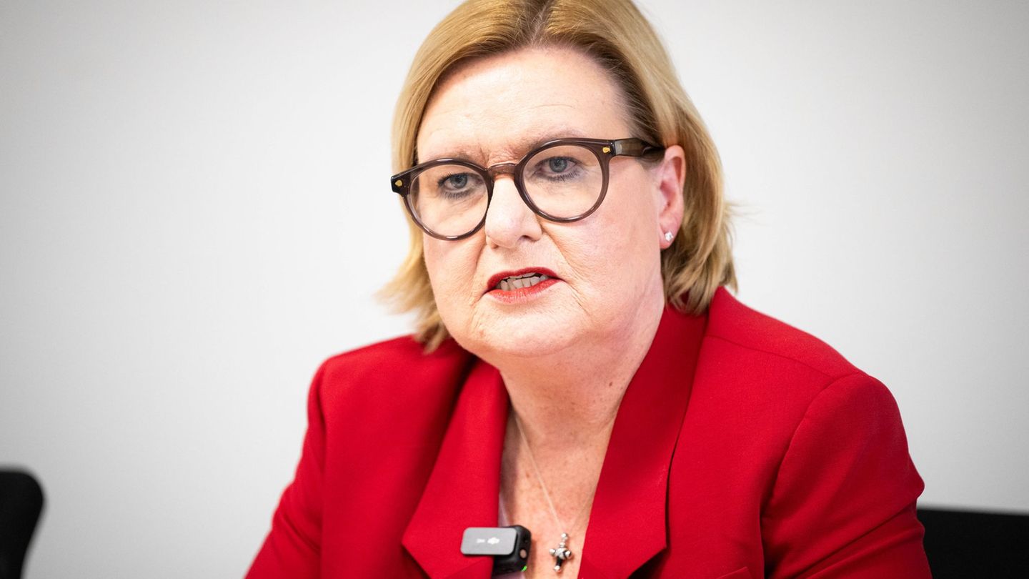 Bremen Innensenatorin verurteilt den Brandanschlag. (Archivfoto) Foto: Sina Schuldt/dpa