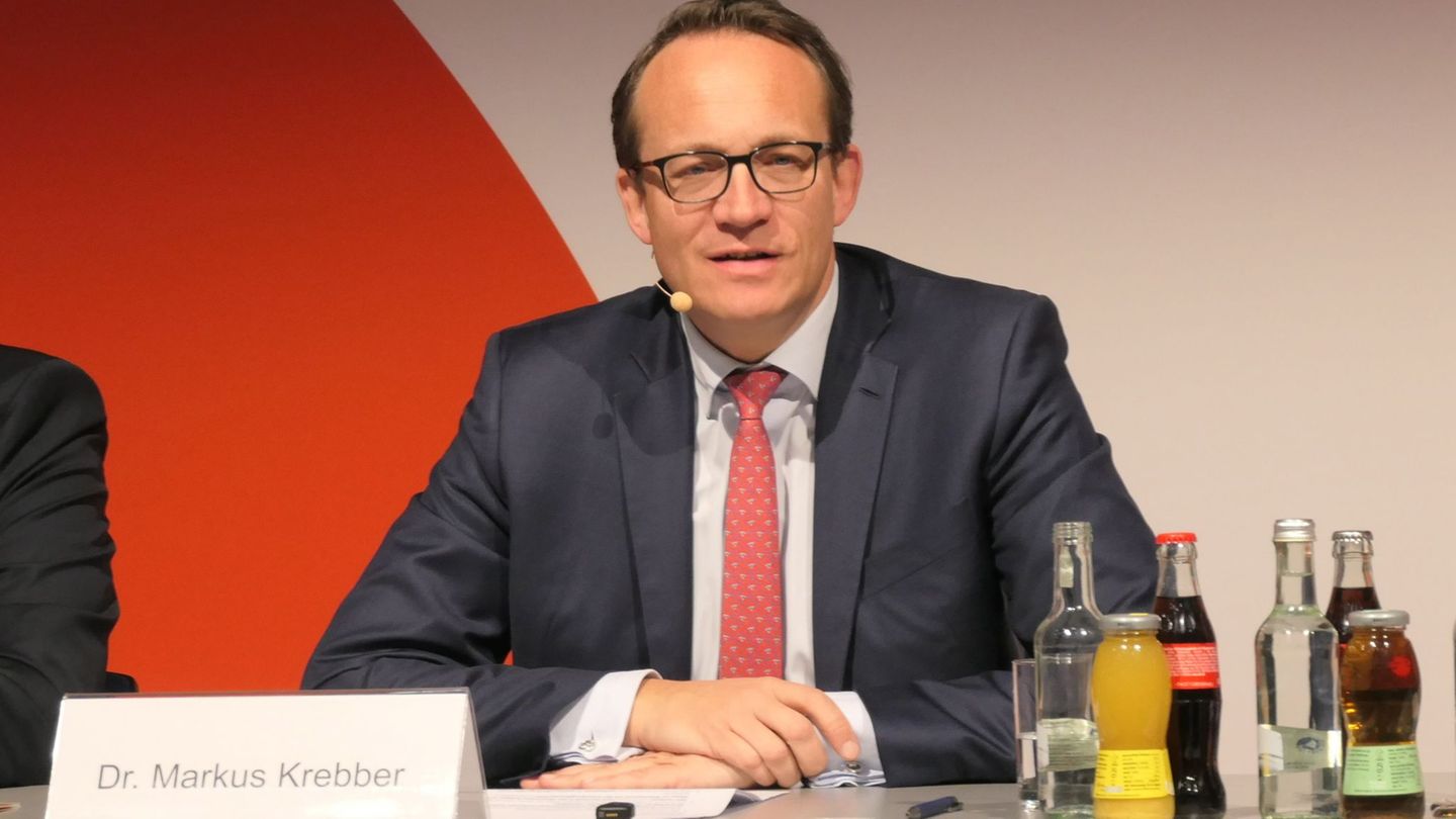 RWE-Chef Markus Krebber hält kleine Atomreaktoren (SMR) für noch nicht marktreif. (Archivbild) Foto: Helge Toben/dpa