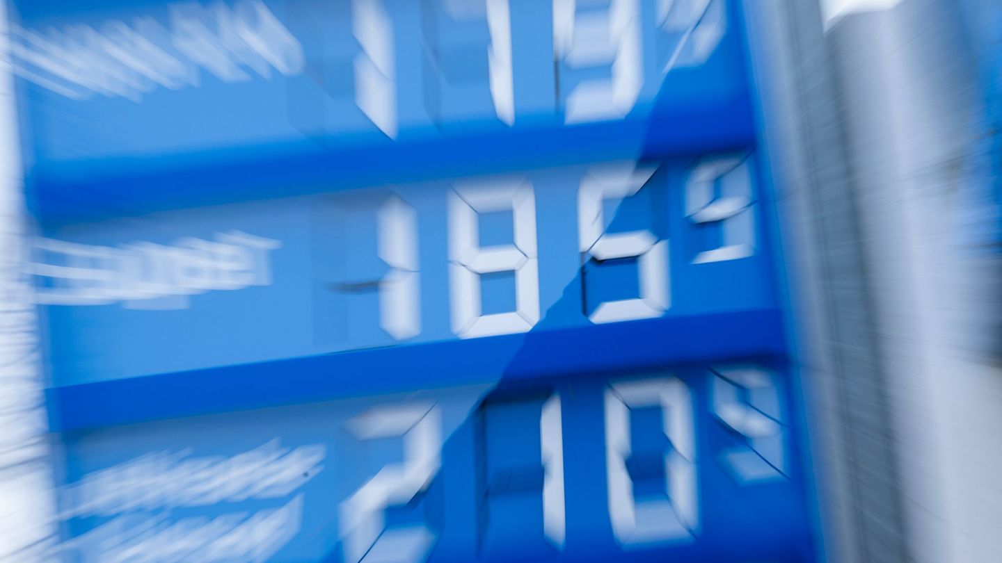 Folgen für die Wirtschaft: Iran-Krieg trifft Deutschland: Sprit und Gas deutlich teurer