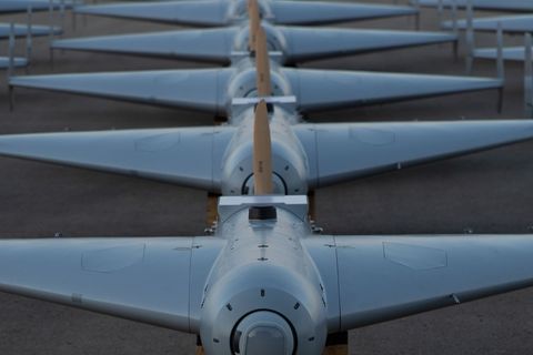 Fertig zur Auslieferung: eine Reihe von „Lucas“-Drohnen