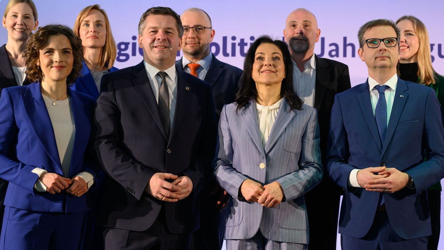 Auf der regionalpolitischen Jahrestagung diskutieren Vertreter aus Politik, Wirtschaft und Wissenschaft über Strukturwandel, bez