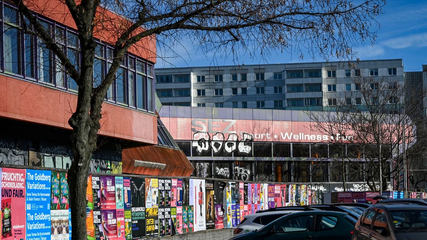 Lässt sich der Abriss des ehemaligen Sport- und Erholungszentrums (SEZ) in Berlin-Friedrichshain noch verhindern? (Archivbild) F
