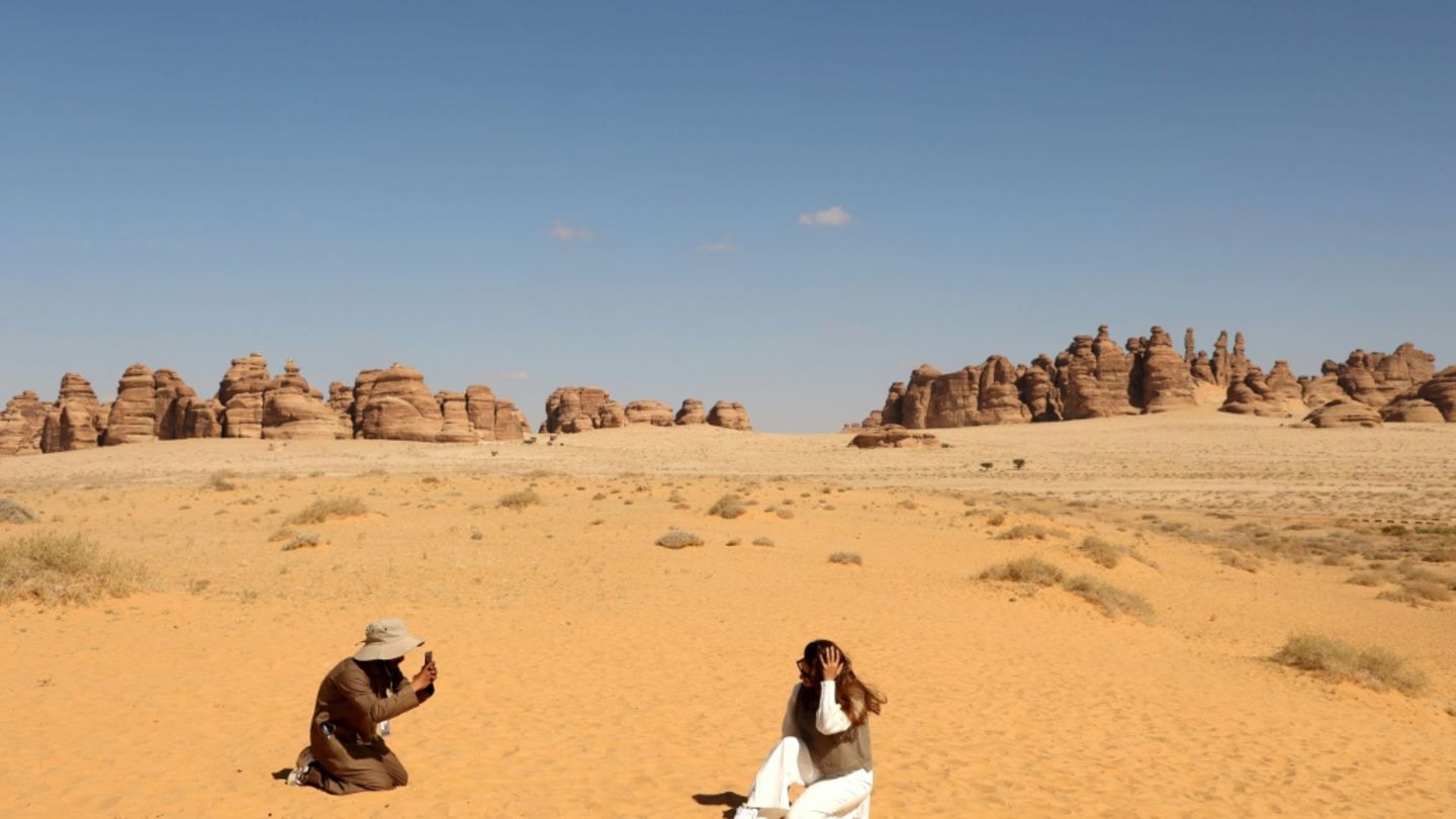 Touristen im saudiarabischen al-Ula