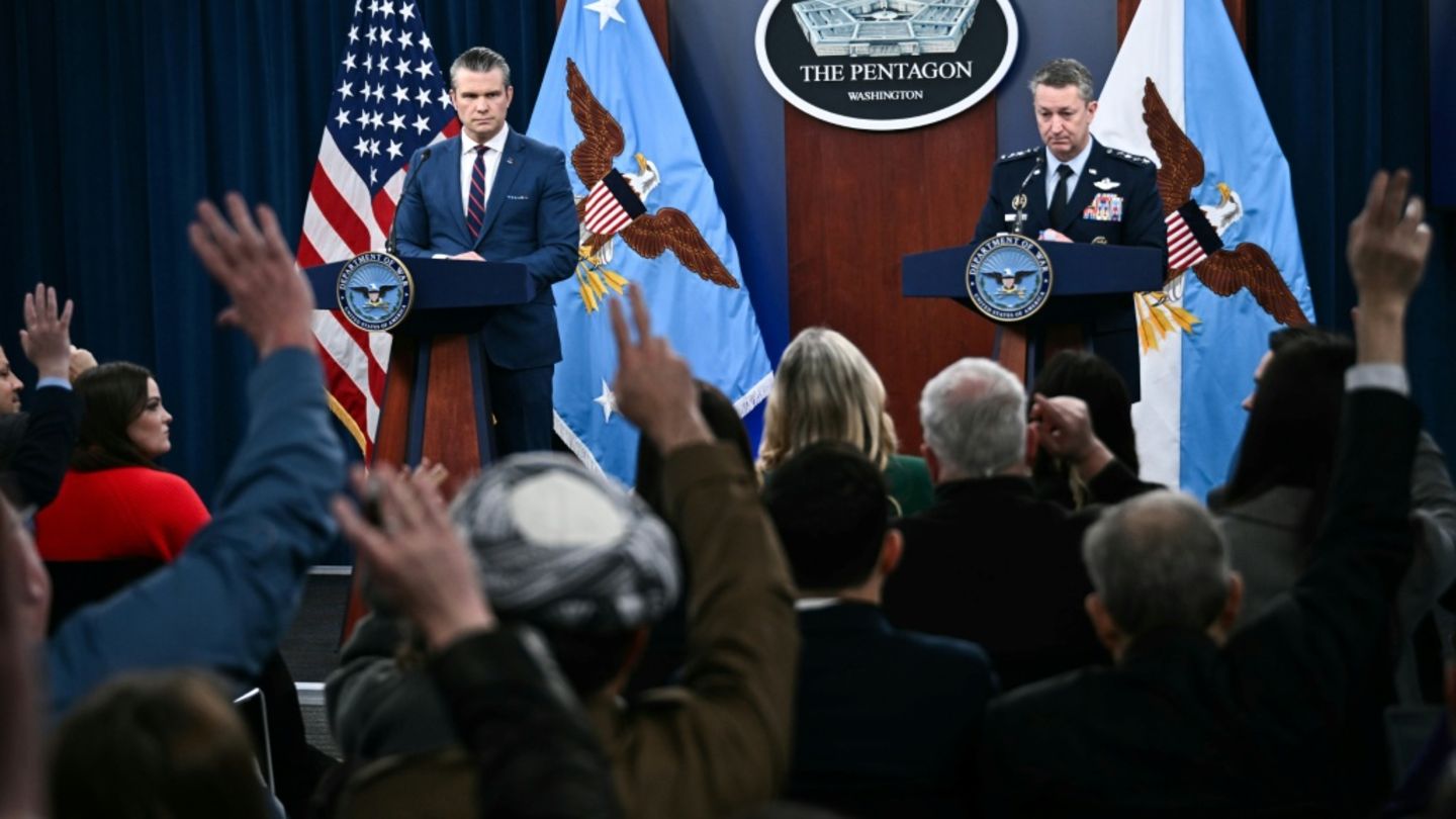 Pentagonchef Hegseth und Generalstabschef Caine bei Pk.