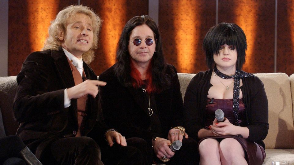 Kelly Osbourne mit  ihrem Vater Ozzy und Thomas Gottschalk bei der ZDF-Show „Wetten, dass..?“