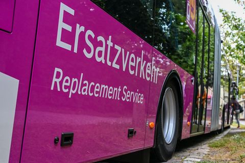 Zwischen der Deutschen Bahn und dem Busunternehmen Ecovista ist ein Streit um den Ersatzverkehr während der Sanierung der Bahnst