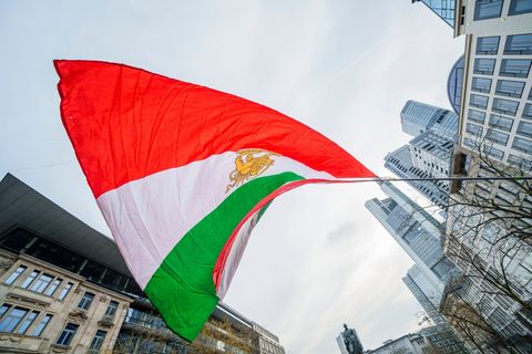 Die rheinland-pfälzischen Betriebe schauen mit Sorge auf die Entwicklung im Iran. (Archivbild) Foto: Andreas Arnold/dpa