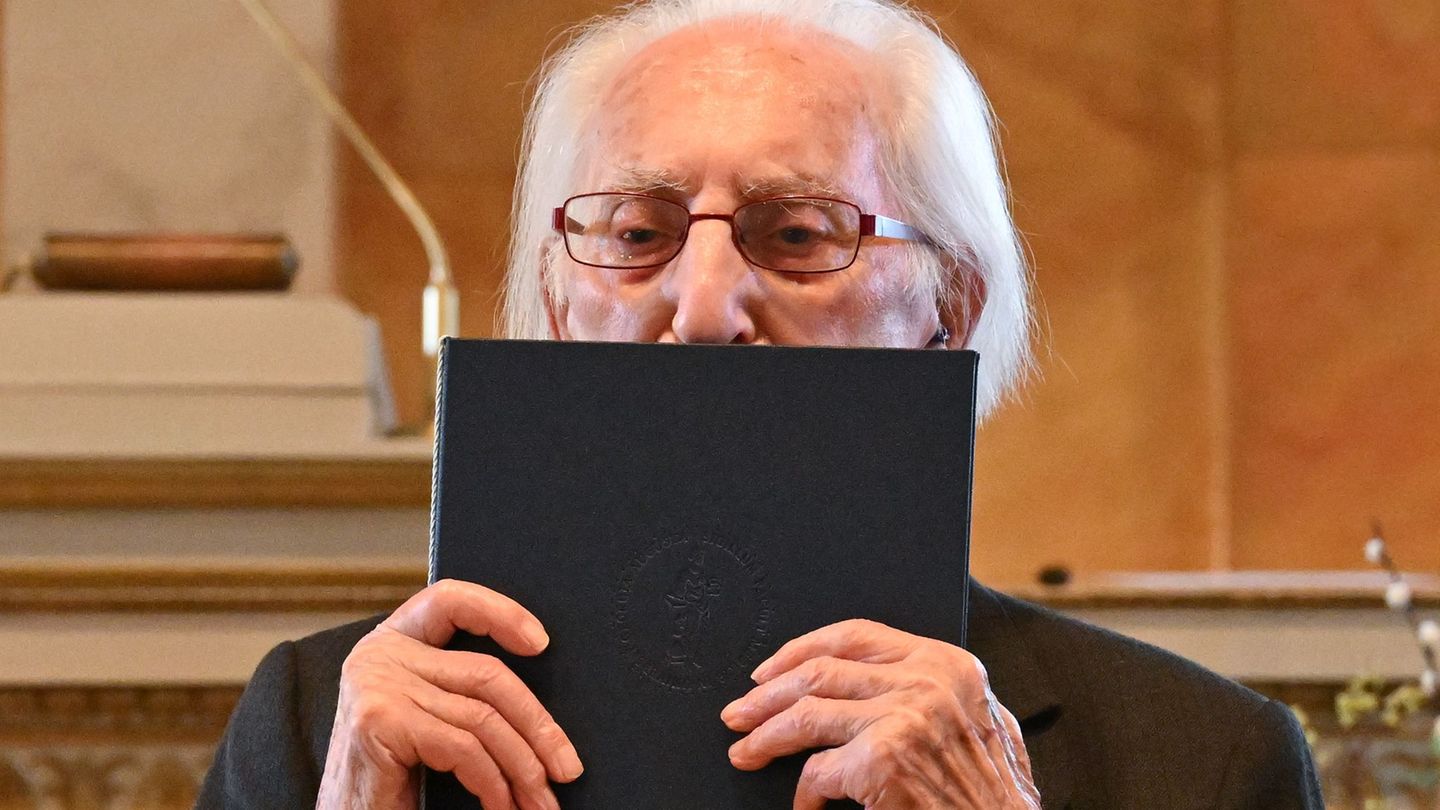 Holocaust: Shoah-Überlebender Weintraub als Ehrendoktor gewürdigt