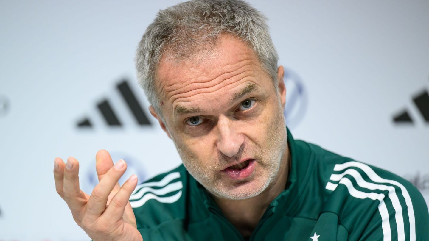 Lässt noch einige Fragen offen: Bundestrainer Christian Wück. Foto: Robert Michael/dpa