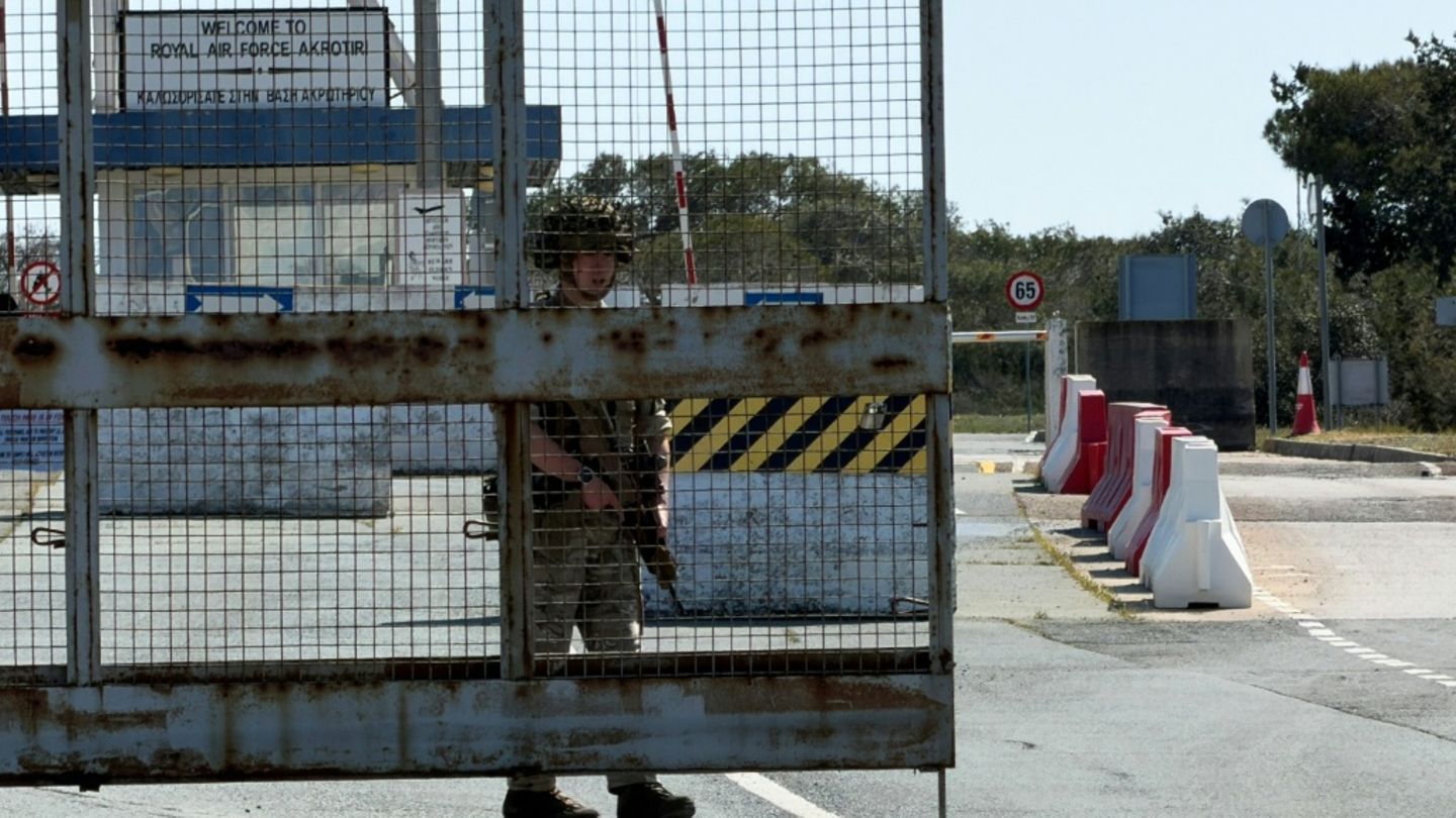 Zufahrt zum britischen Luftwaffenstützpunkt Akrotiri am Montag