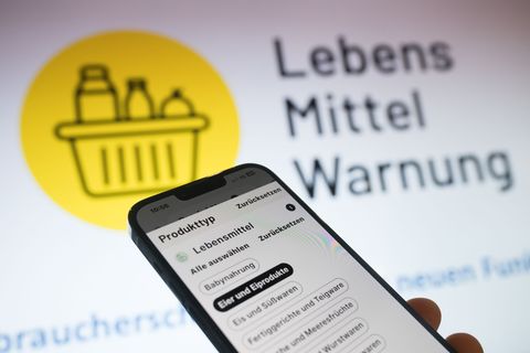 Das Landratsamt warnt von einer Honigpaste, in der Potenzmittel enthalten sind. (Symbolbild) Foto: Sebastian Gollnow/dpa