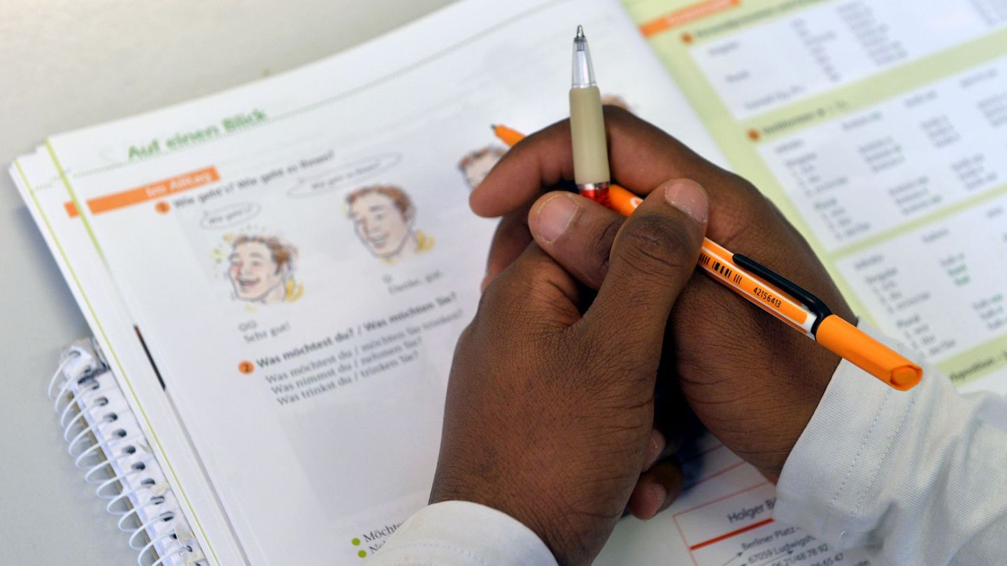 In einem gemeinsamen Antrag für die Bürgerschaft fordern die Fraktionen von SPD, Grünen und Linken vom Bundesinnenministerium di