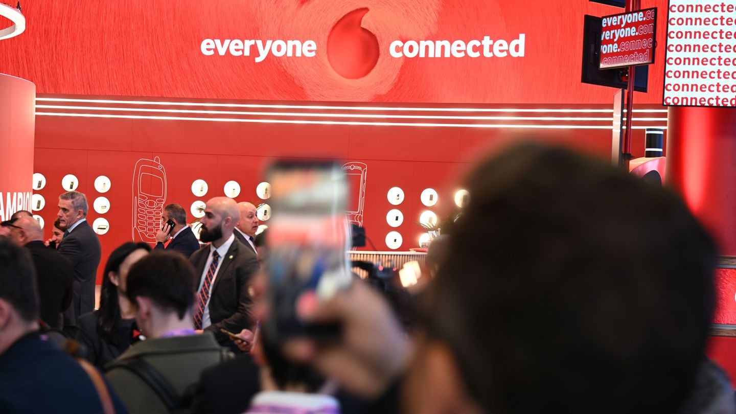 Der Vodafone-Messestand beim MWC in Barcelona. Foto: Wolf von Dewitz/dpa
