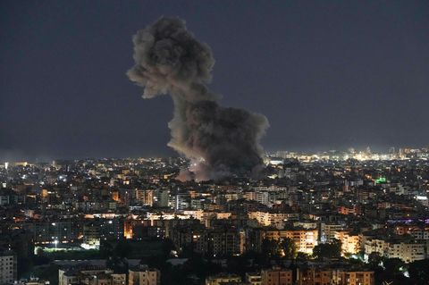 Rauch steigt auf nach israelischen Luftangriffen in Dahieh, einem südlichen Vorort von Beirut im Libanon